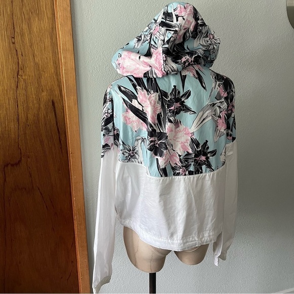 NIKE sz M HYPER FEMME White Cropped Windrunner Floral Print Windbreaker - Picture 11 of 15